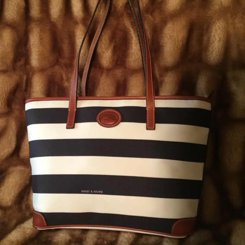 DOONEY & BOURKE BLK/WHT STRIPED SHOPPER BAG 🛍💕